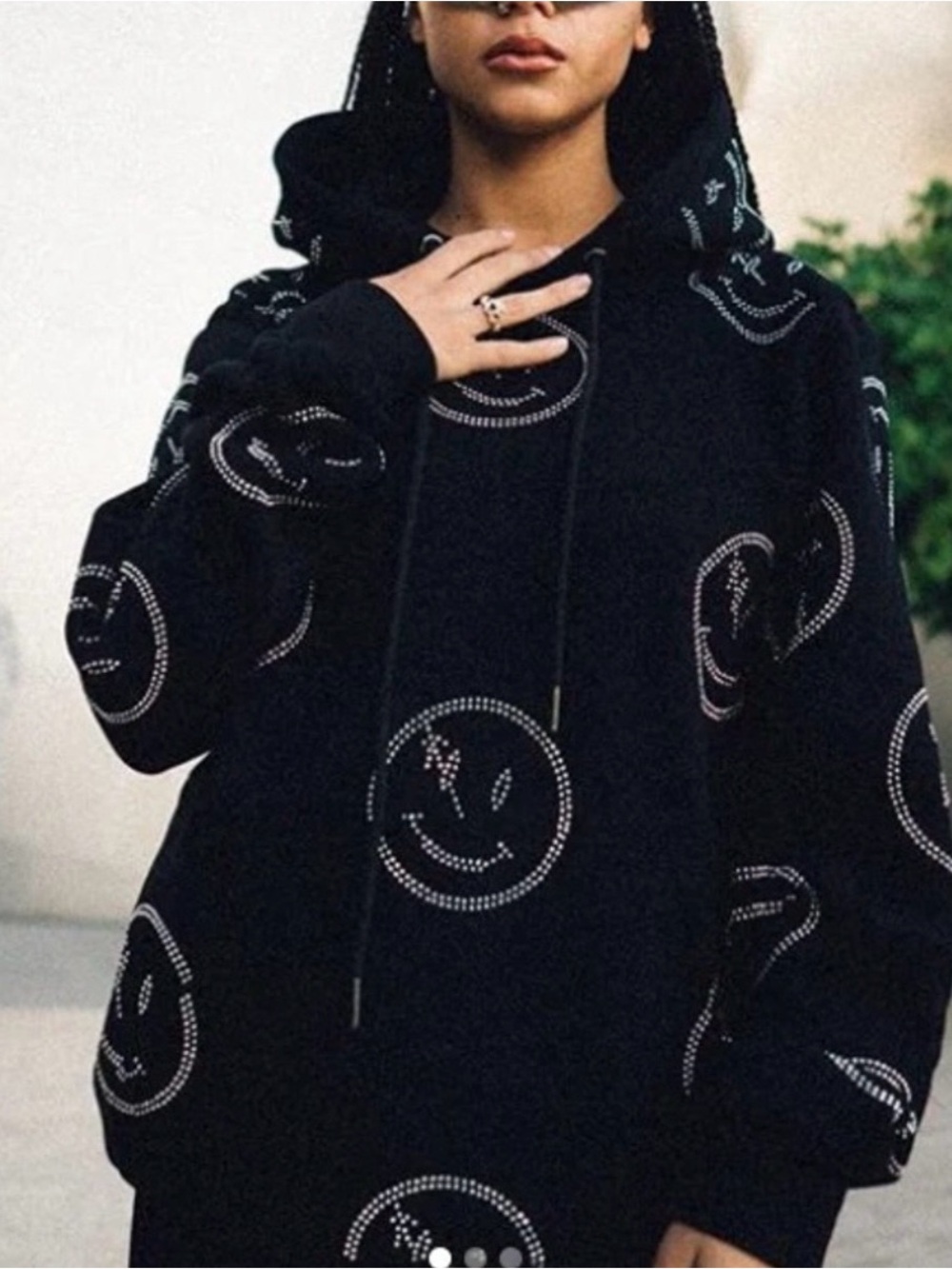RETROVERT Smiley Hoodie. Black. Large.